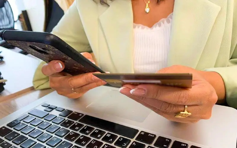 Үй алмақ болған өскемендік алаяққа 7 млн теңге берген