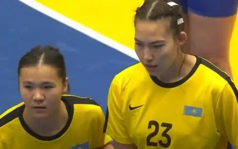 Казахстанки разгромно проиграли во втором матче ЧМ по гандболу