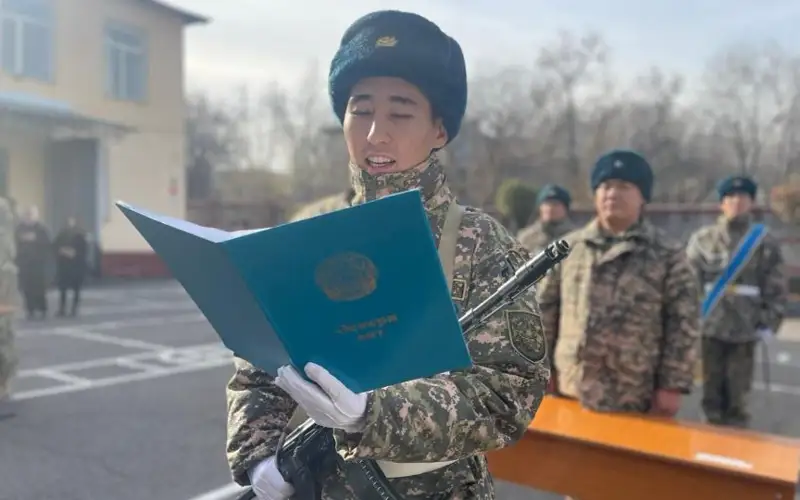 В Алматы курсантов военно-технической школы привели к присяге