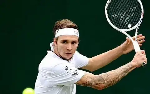 Александр Бублик стартовал на турнире в Санкт-Петербурге