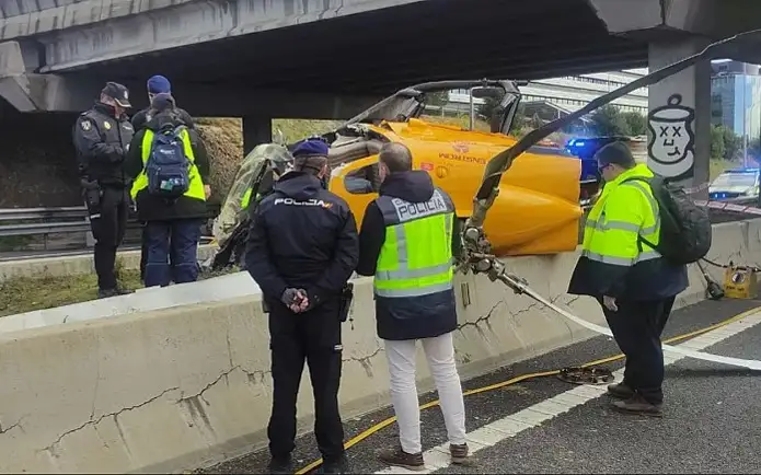 Вертолет упал на автостраду в Мадриде