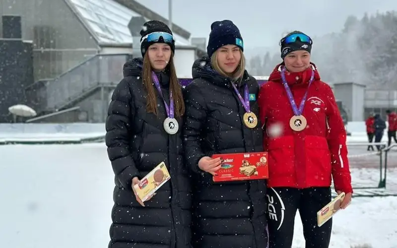 Qazaqstandyq jas konkıshiler álem kýbogi kezeńinde altyn jáne kúmis medal jeńip aldy