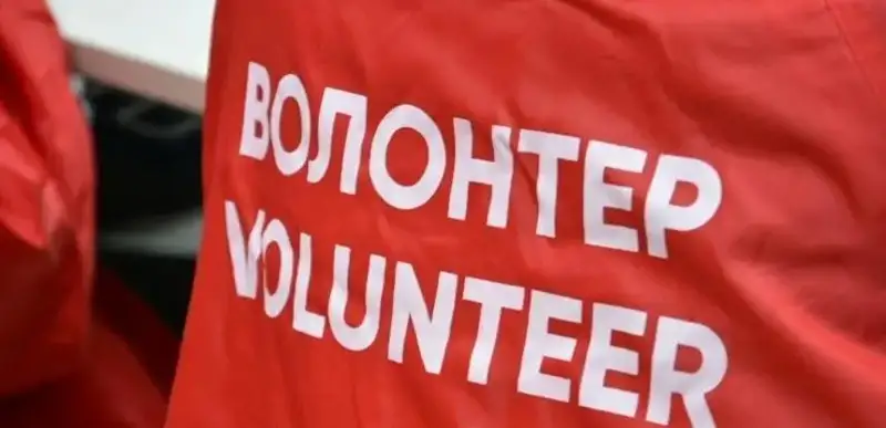 Жители Астаны и волонтеры собрали мусор после матча Казахстан - Сан-Марино