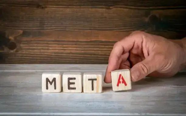 Tsýkerberg Meta kompanııasynyń árbir onynshy qyzmetkerin jumystan shyǵarady