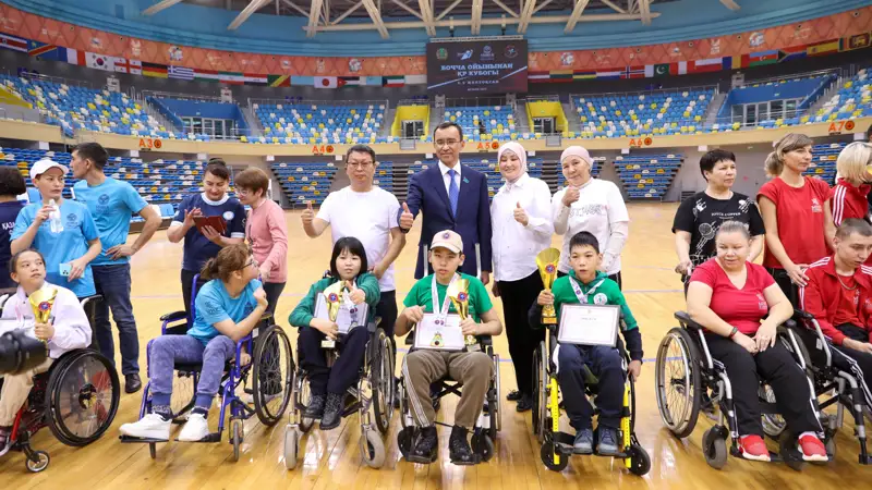 Маулен Ашимбаев наградил лучших боччистов Казахстана 