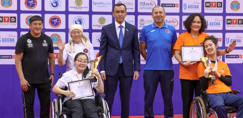 Маулен Ашимбаев Маулен Ашимбаев