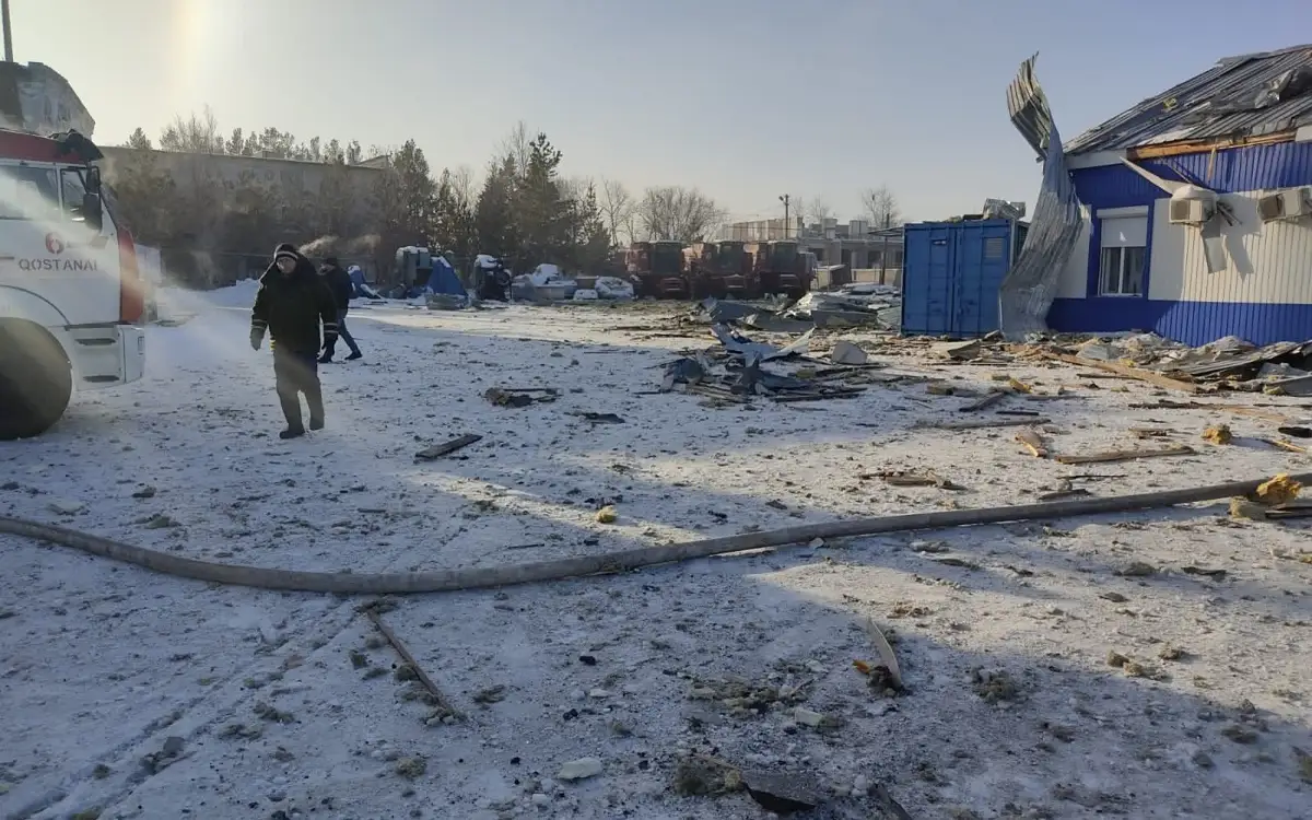 Семь человек оказались под завалами здания из-за взрыва газовоздушной смеси  в Костанае