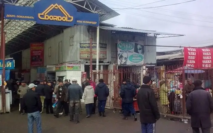 Ответственных за сбор налогов на рынке «Дордой» уволили в Кыргызстане 