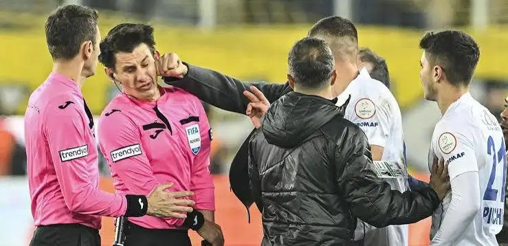 Чемпионат по футболу в Турции