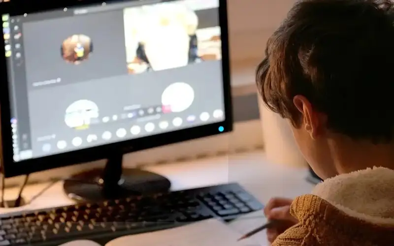 Almatyda oqýshylar aýa raıyna baılanysty eki kún qashyqtan oqıdy