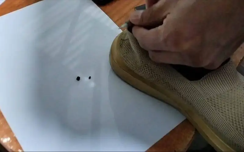 Гашиш в обуви обнаружили у иностранца в Туркестанской области