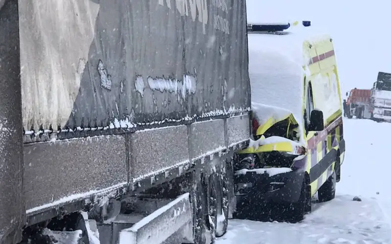 Талдықорған – Өскемен тас жолында «Жедел жәрдем» көлігі апатқа ұшырады