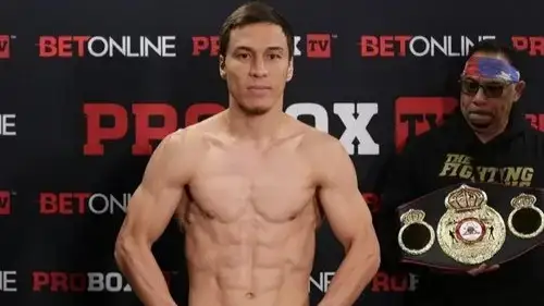 Қозоғистонлик Батир Жукембаев собиқ жаҳон чемпионига қарши жанг олдидан вазн ўлчаш маросимини ўтказди