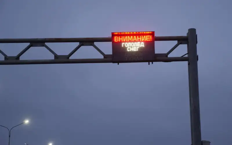 Более 30 человек застряли на дороге в буран в Туркестанской области