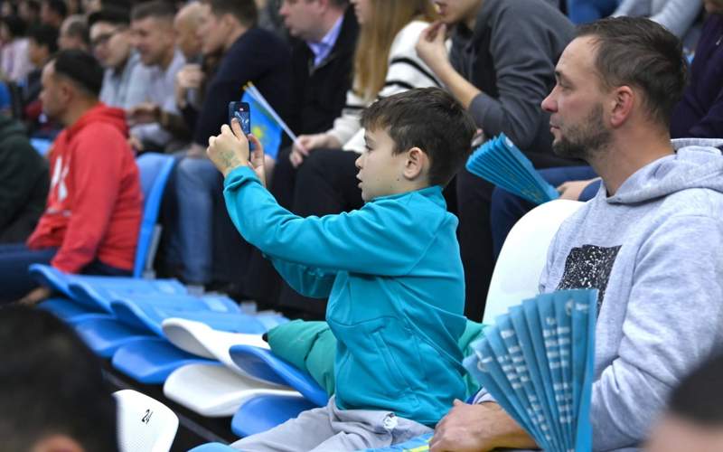 Вместе с Президентом РК сборную по футзалу пришел поддержать Жанибек Алимханулы