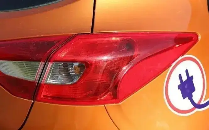 Франция ҳукумати электромобилларни имтиёзли ижарага бериш дастурини ишга туширмоқда