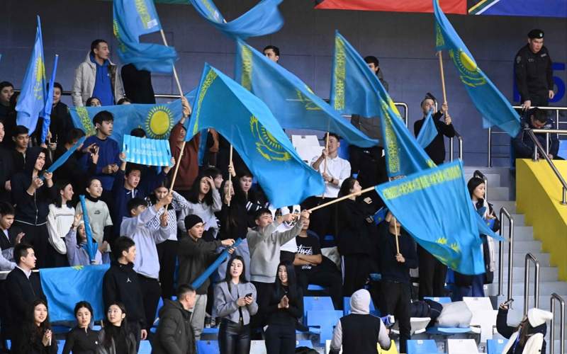 Вместе с Президентом РК сборную по футзалу пришел поддержать Жанибек Алимханулы