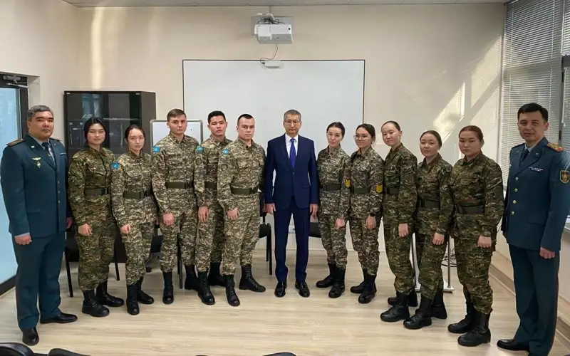 Казахстанских курсантов в Армении поздравили с Днем Независимости
