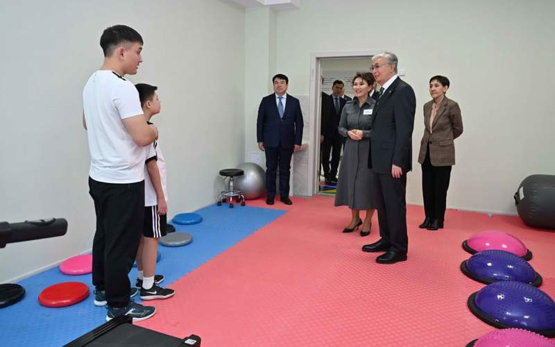 Глава государства посетил построенную на конфискованные у коррупционеров средства школу в Астане Глава государства посетил построенную на конфискованные у коррупционеров средства школу в Астане