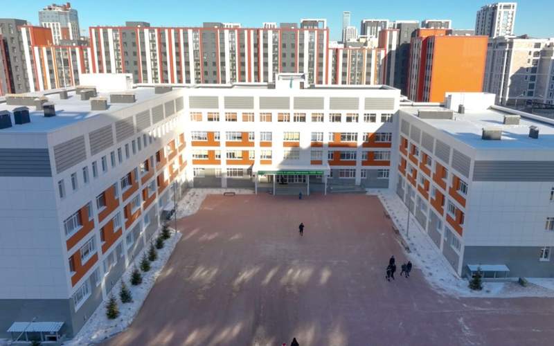 Глава государства посетил построенную на конфискованные у коррупционеров средства школу в Астане Глава государства посетил построенную на конфискованные у коррупционеров средства школу в Астане