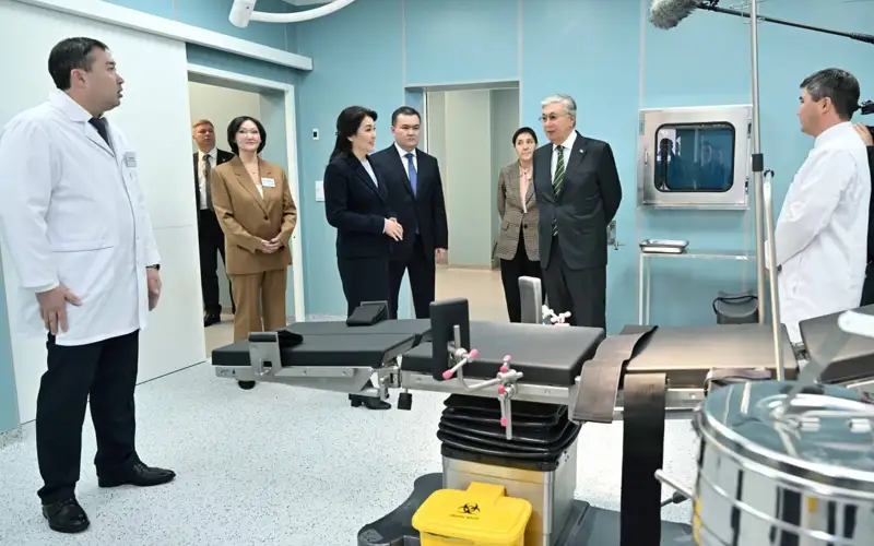 Касым-Жомарт Токаев побывал в новой поликлинике в Астане