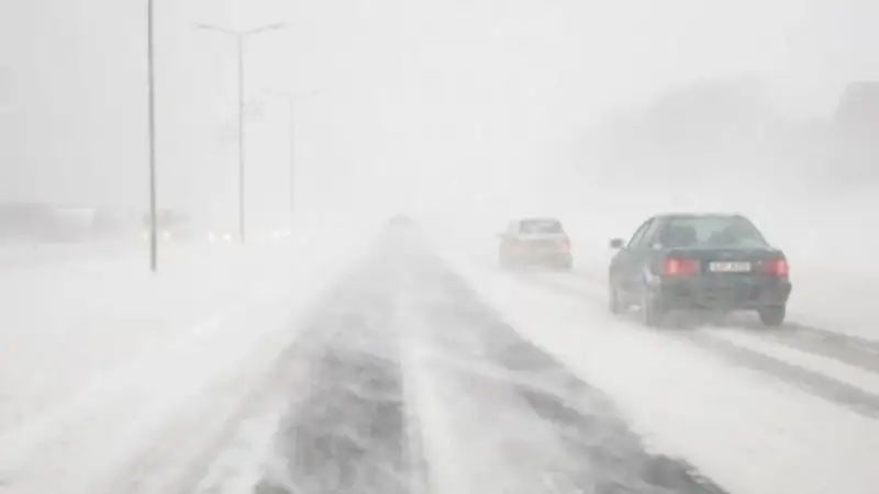 Аяз: Шығыс Қазақстанда бірнеше жолда көлік қозғалысы шектеледі