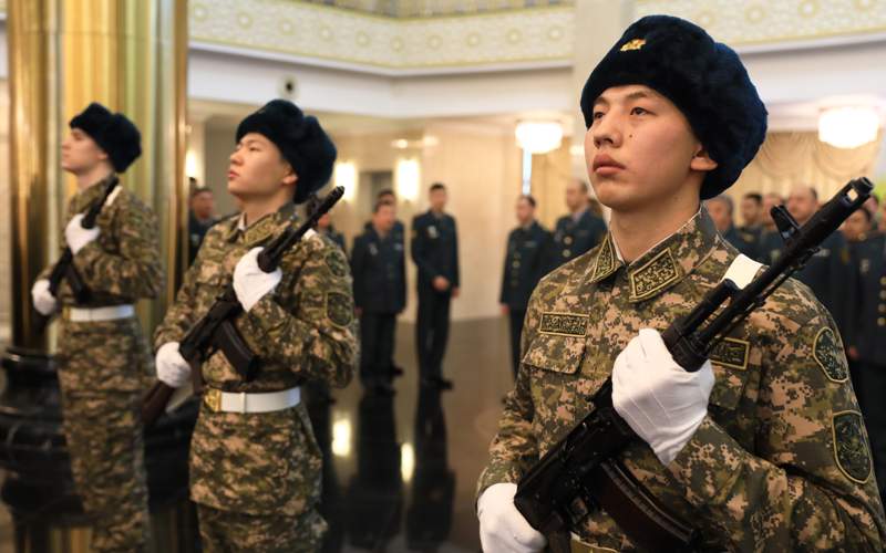 Военнослужащие отметили День Независимости Казахстана