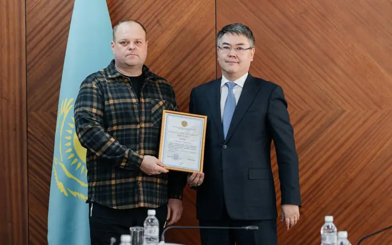 водолазов и слесарей наградили в Атырау