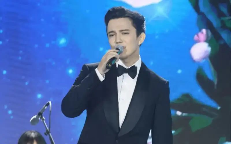 Dimash performs at International Film Festival on Hainan Island