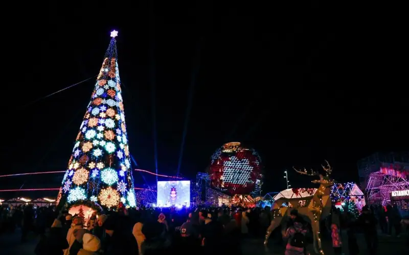 главную елку 2024 зажгли в Астане