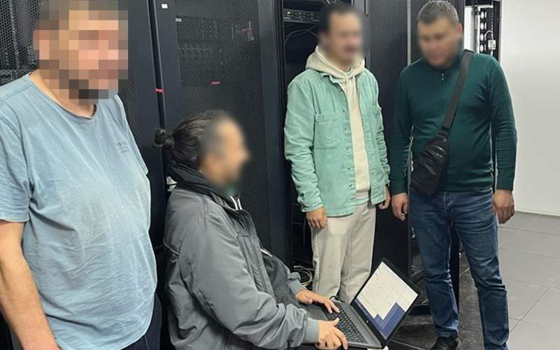 Подозреваемого в организации незаконного пропуска трафика и телефонных соединений задержали в Казахстане