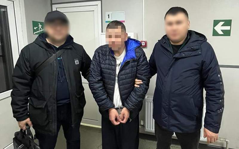 Подозреваемого в организации незаконного пропуска трафика и телефонных соединений задержали в Казахстане