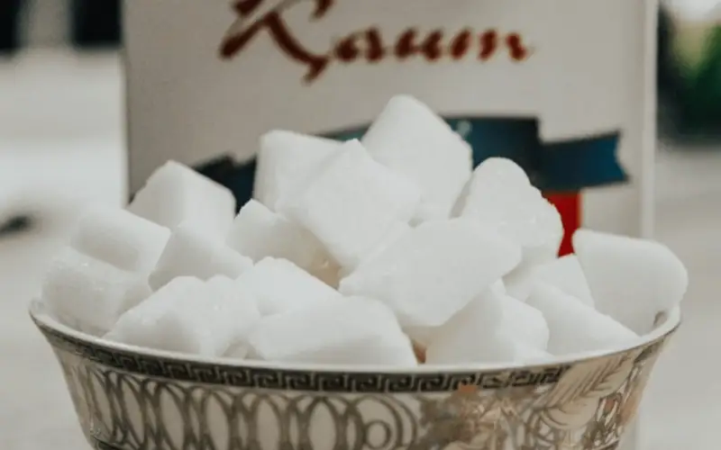  «Арзанға қант сатамын»: Өскеменде 300-ге жуық адамды алдаған алаяққа сот үкімі шықты 