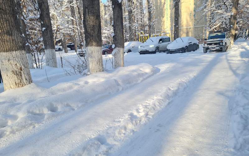 снег,снегопад,сугробы