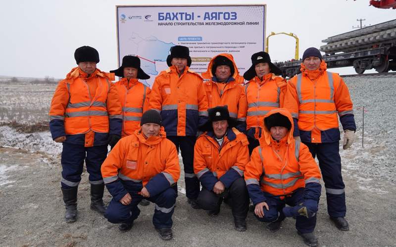 Казахстан начал строить новую железную дорогу в Китай Казахстан начал строить новую железную дорогу в Китай
