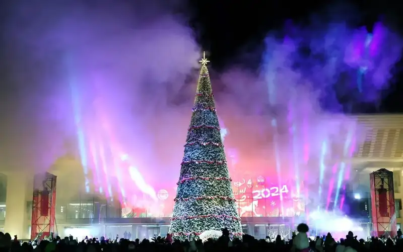 Алматида арча чироқлари ёқилди