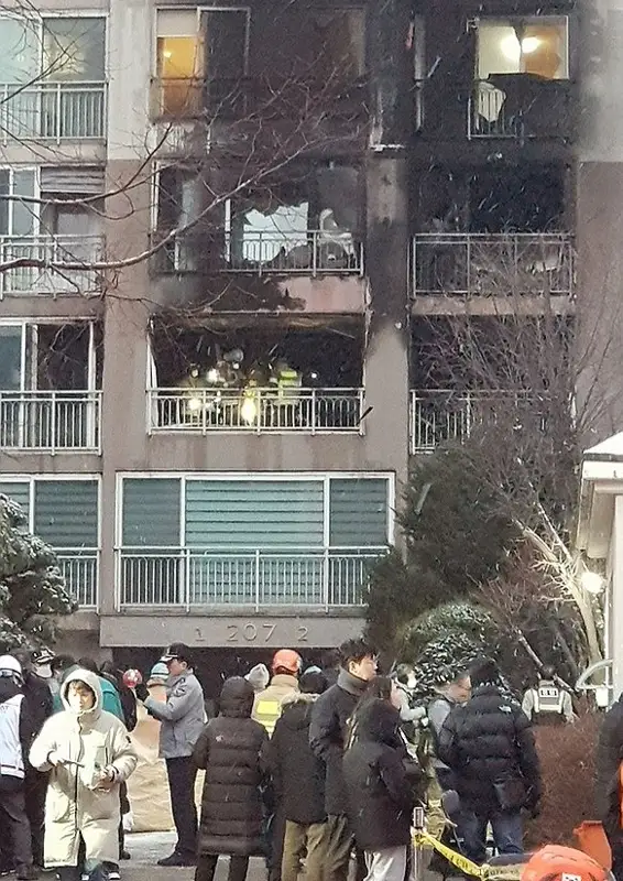 Fire at apartment building in northern Seoul kills 2, injures 29 people
