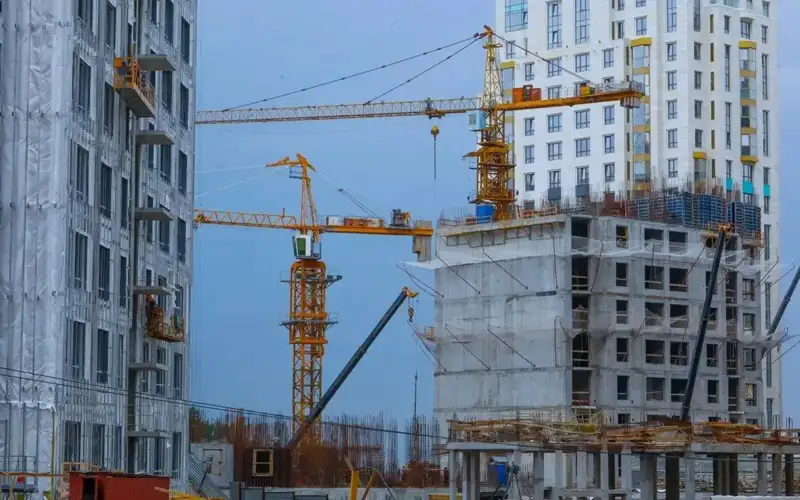 Қозоғистонда уй-жой, йўллар, бинолар қурилиши кўпайди