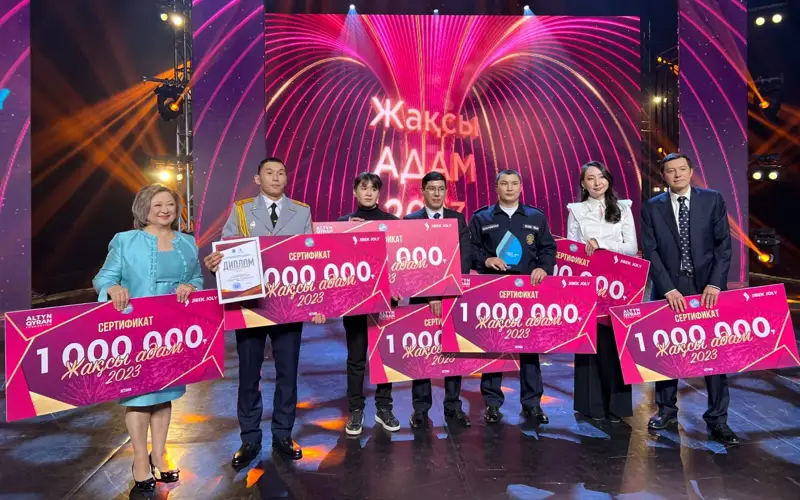  Телеканал Jibek Joly героям из народа вручил по 1 млн тенге