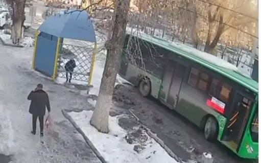 пьяный угнал автобус в Талгаре