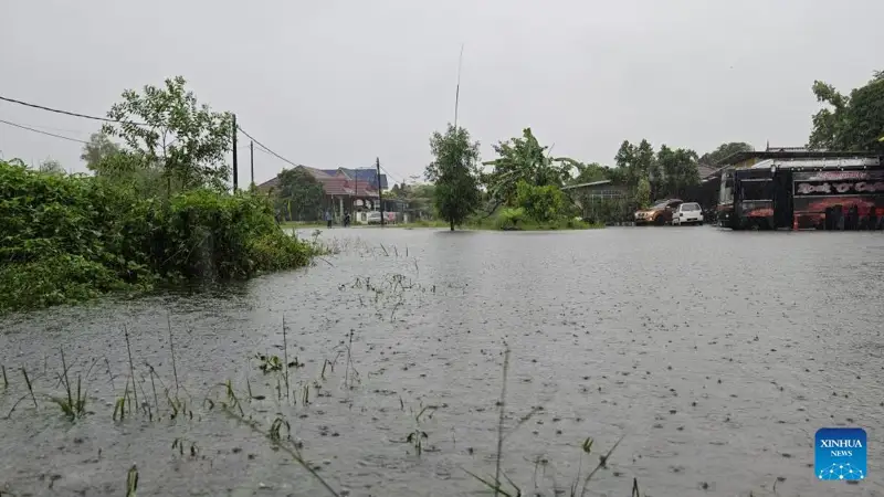 Floods force evacuation of over 9,000 in Malaysia, 1 death