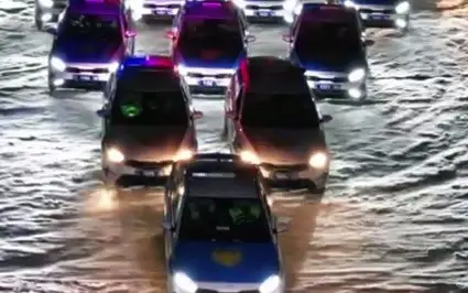 Елку из служебных автомобилей выстроили полицейские в Костанае