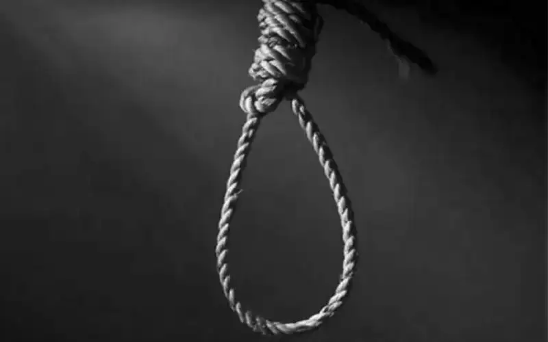 Тошкентдаги мактаб ҳовлисида 31 ёшли эркак ўзини дарахтга осиб қўйди