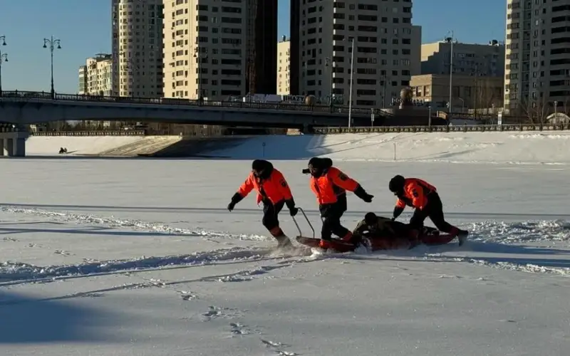 река Есиль зимой