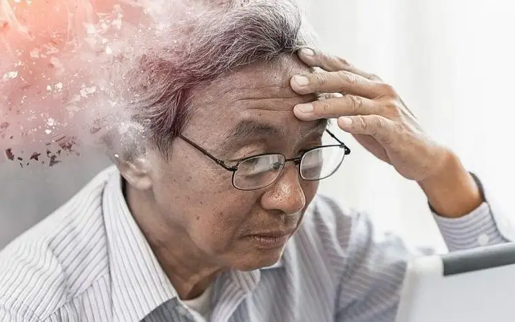 研究：酗酒孤独等15因素会显著增加早发性失智风险