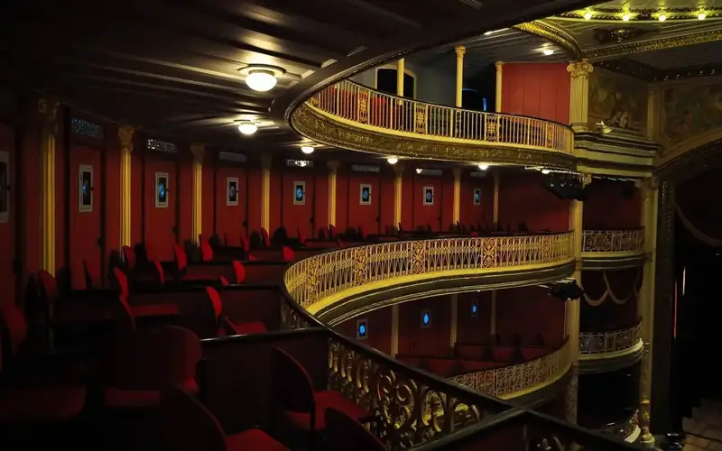 театр