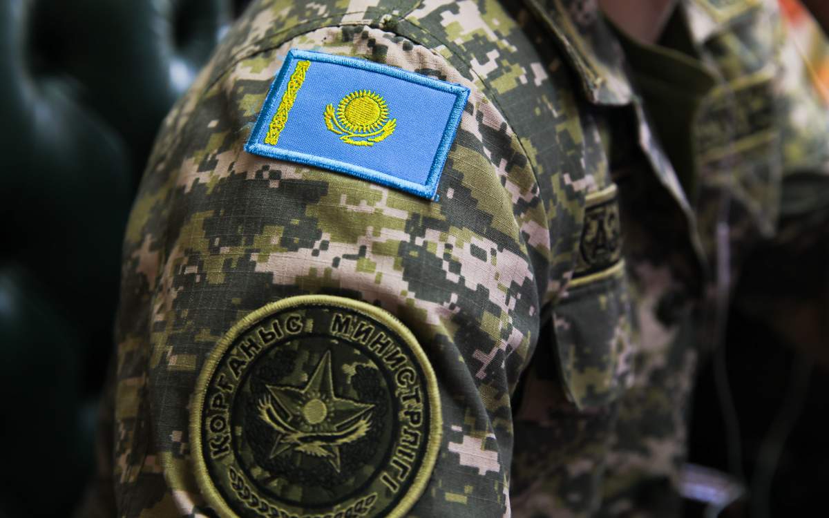 Олар әскерге шақырылғанға дейінгі жалаңаштарды тексерді