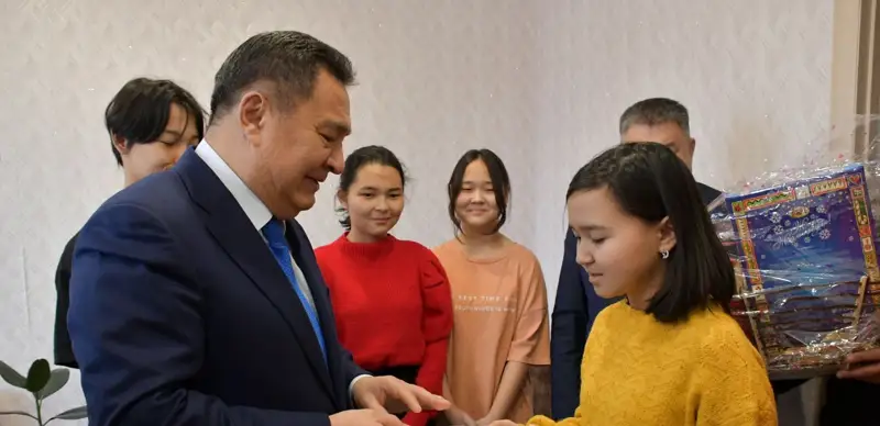 ҚР Президенти ўқувчи қизнинг тилагини инобатга олди