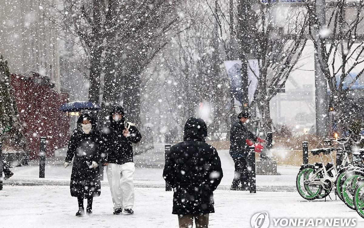 Seoul sees heaviest December snowfall in over 40 years; more snow ...