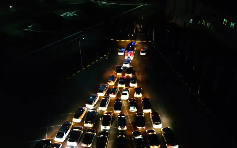 Елка из машин